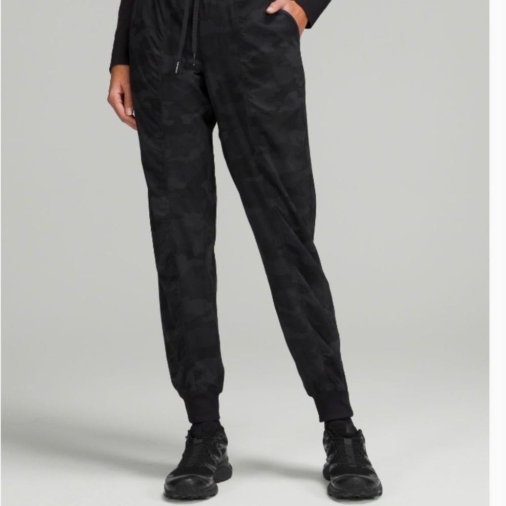 RARE lululemon athletica Studio Dance Mid Rise  Camo Jogger Pants